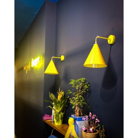 holy-burger_epitoixio_aplika_fotistiko_toixou_akriphos_holy-burger